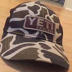 Yeti old school camo trucker hat